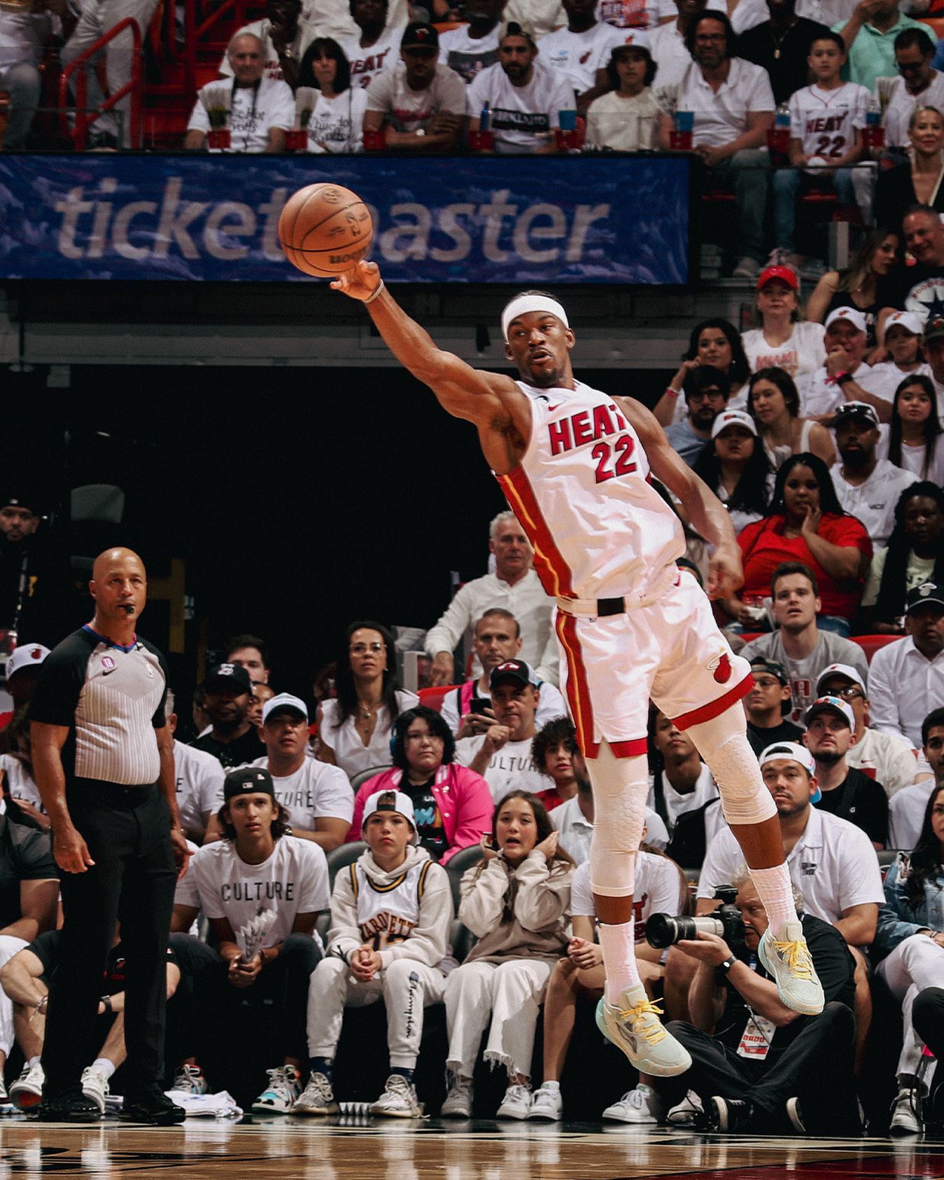 关于巴特勒连续五场比赛得分超过领先优势明显，RNG不断突破！比赛高潮迭起的信息