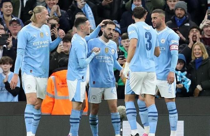 清晨曼城调整名单以备足总杯，调整名单环节打磨，气氛紧张，更衣室氛围转暖